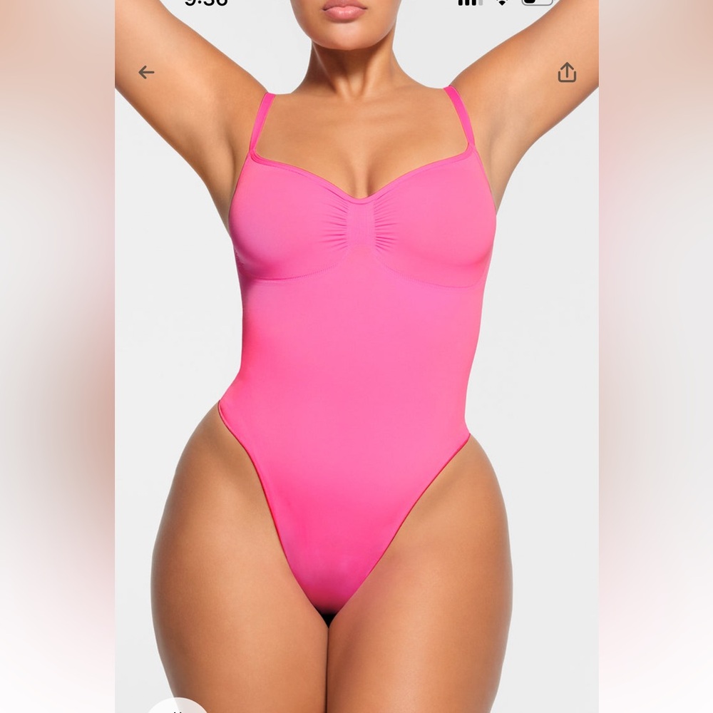 SKIMS NWOT Sculpt Thong Bodysuit - Sugar Pink
